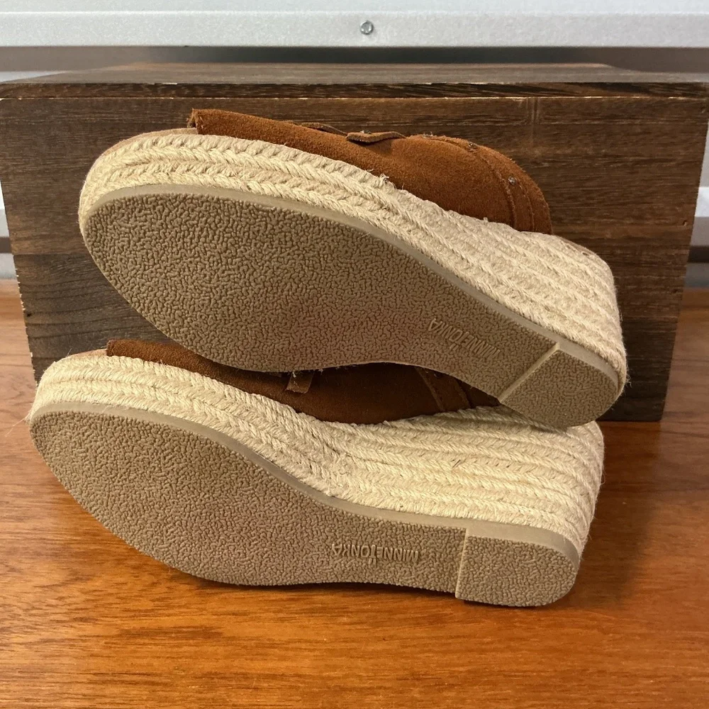 Minnetonka Women Brown Leather Studded Fringe Boho Espadrille Wedge Sandal Size